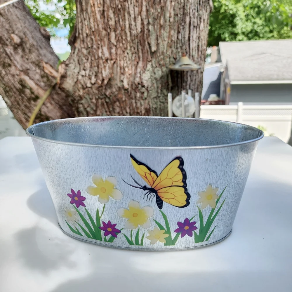 Galvanized Metal Oval‎ Shaped Planter Embossed Design